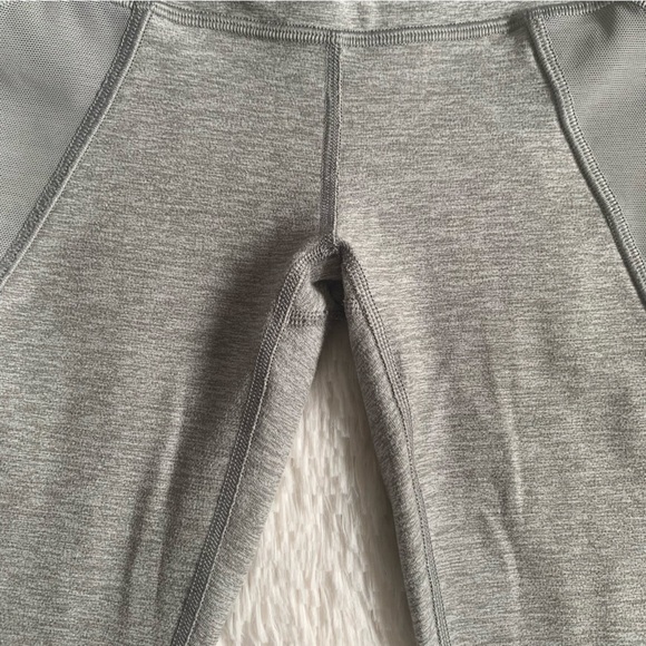 Ivivva Gray Fold On Tight Crop Leggings•Size 8 - Picture 3 of 5